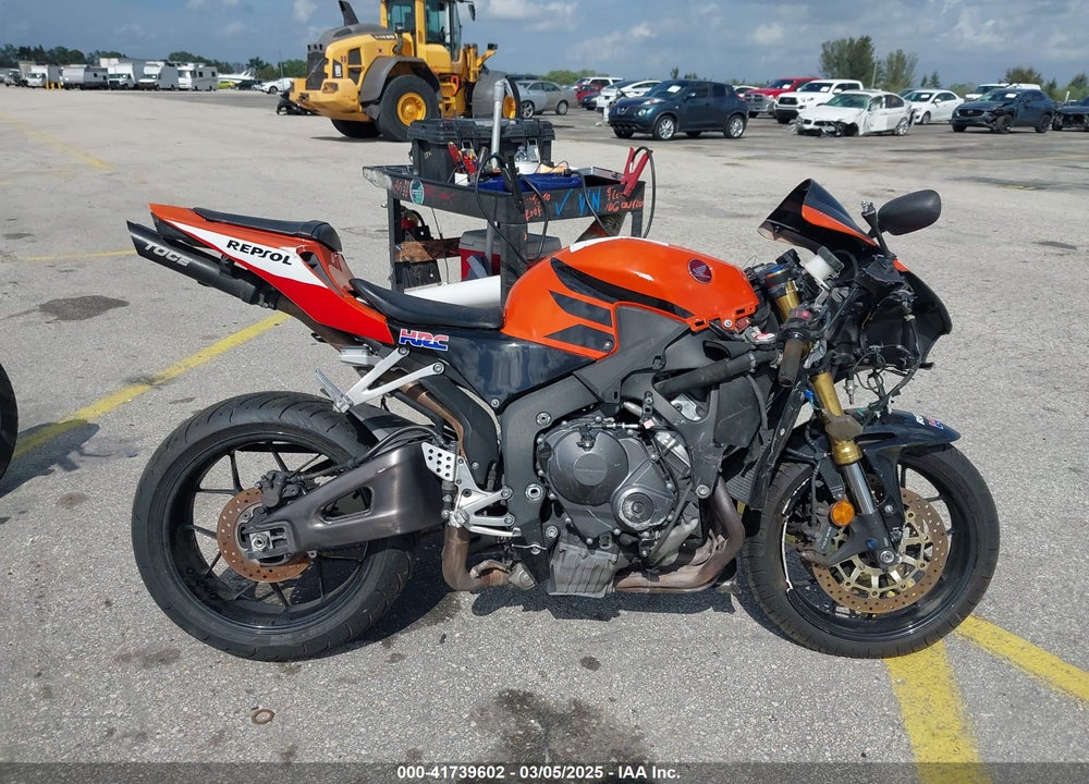 2018 HONDA CBR600 RR VIN: JH2PC40J5JK400106