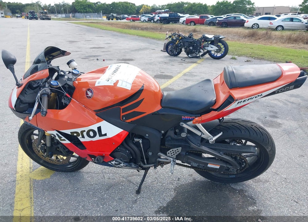 2018 HONDA CBR600 RR VIN: JH2PC40J5JK400106