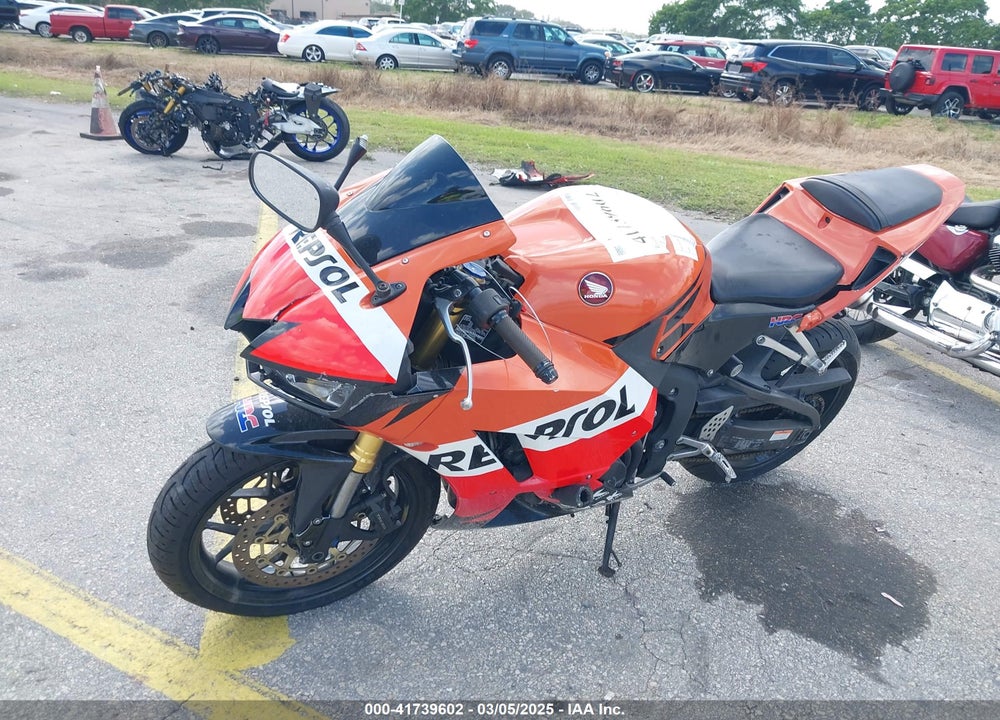 2018 HONDA CBR600 RR VIN: JH2PC40J5JK400106