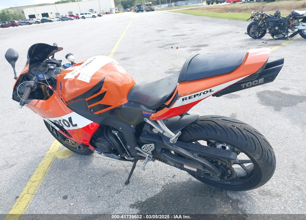 2018 HONDA CBR600 RR VIN: JH2PC40J5JK400106