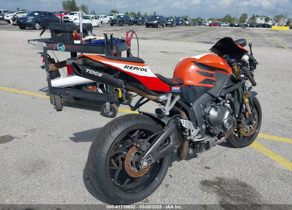 2018 HONDA CBR600 RR VIN: JH2PC40J5JK400106