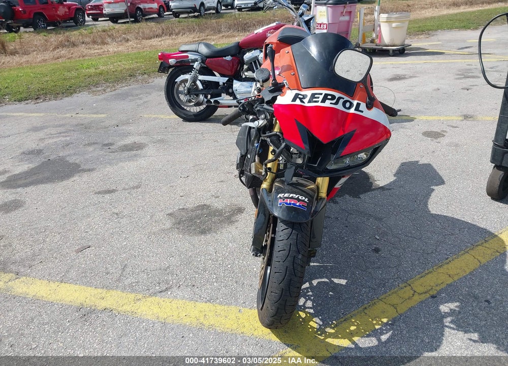 2018 HONDA CBR600 RR VIN: JH2PC40J5JK400106
