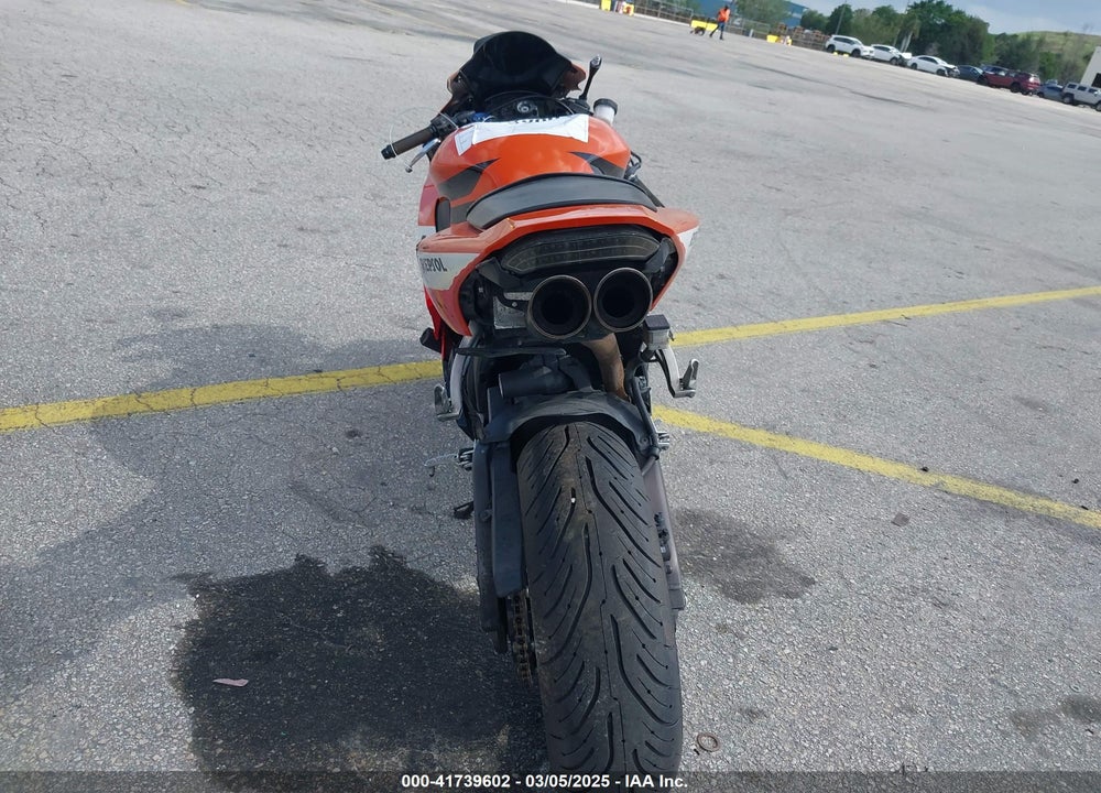 2018 HONDA CBR600 RR VIN: JH2PC40J5JK400106