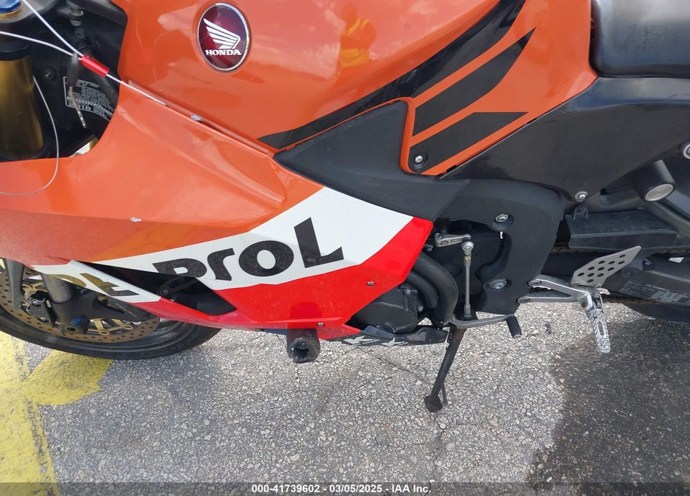 2018 HONDA CBR600 RR VIN: JH2PC40J5JK400106