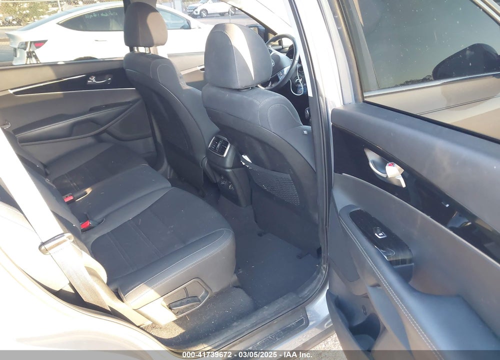 2019 KIA SORENTO 2.4L LX VIN: 5XYPGDA35KG602321