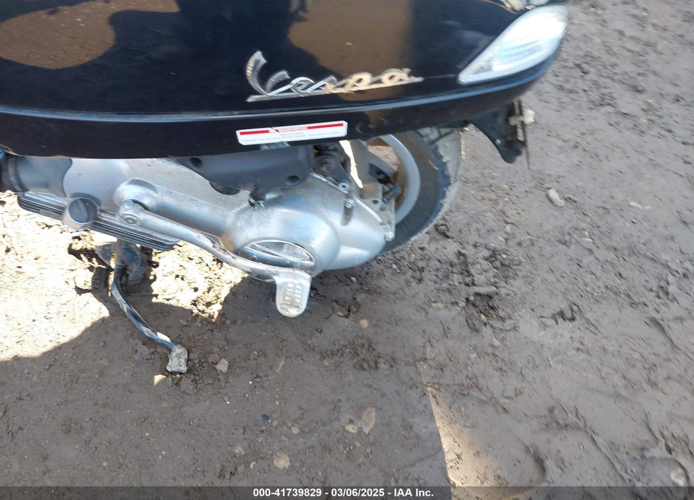 2008 VESPA LX VIN: ZAPM448F985013655