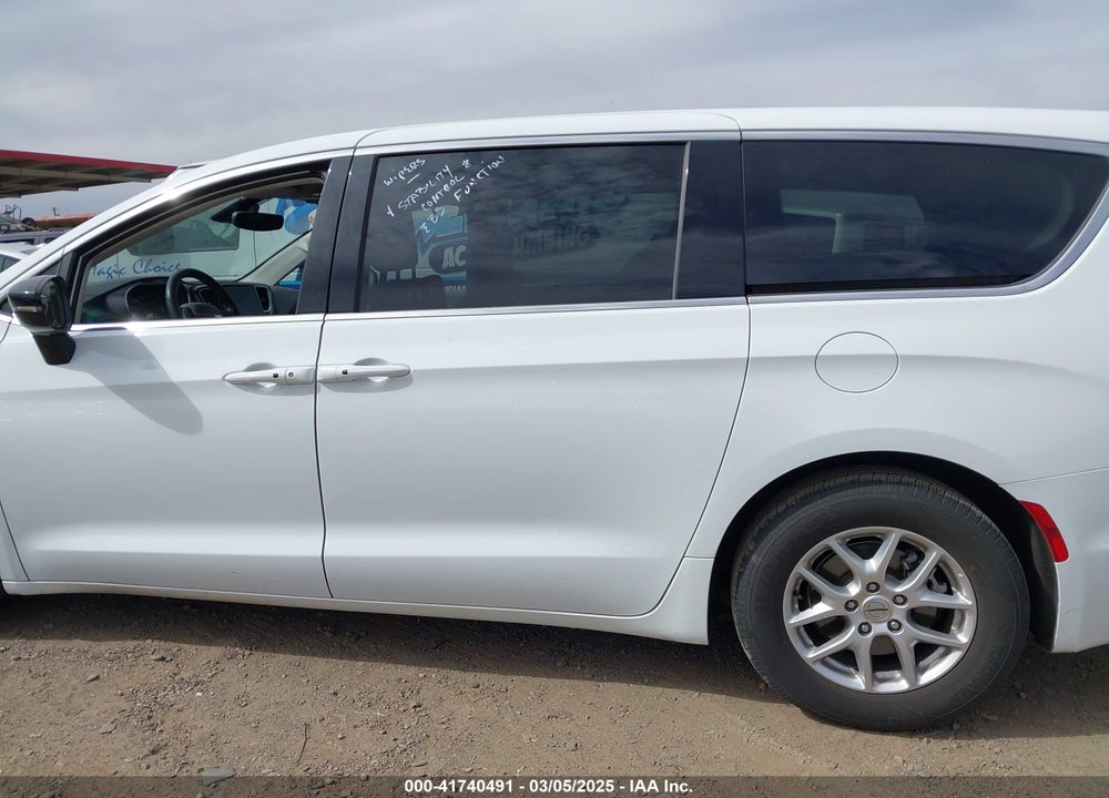2024 CHRYSLER PACIFICA TOURING L VIN: 2C4RC1BG6RR129748
