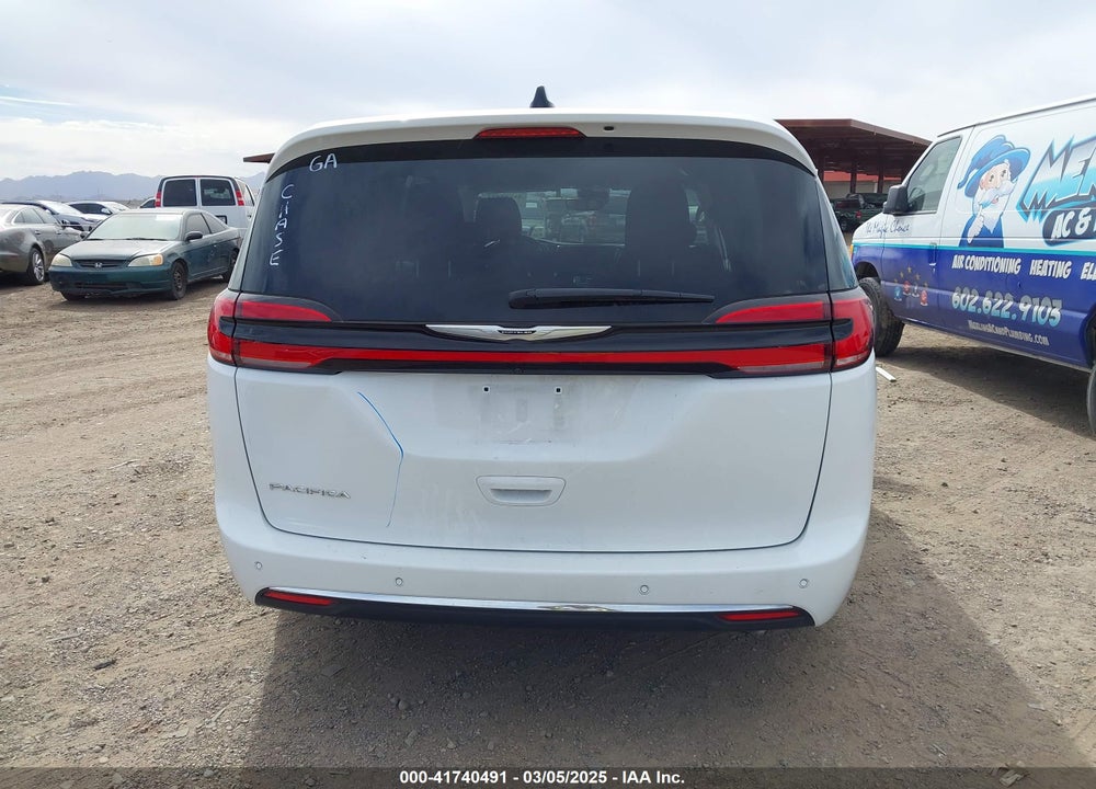 2024 CHRYSLER PACIFICA TOURING L VIN: 2C4RC1BG6RR129748