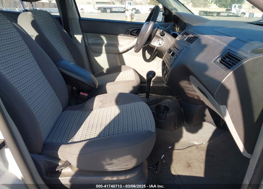 2007 FORD FOCUS VIN: 1FAHP34N07W290551