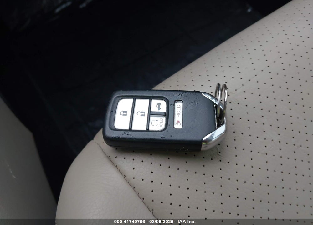 2017 HONDA ACCORD VIN: 1HGCR3F80HA006552
