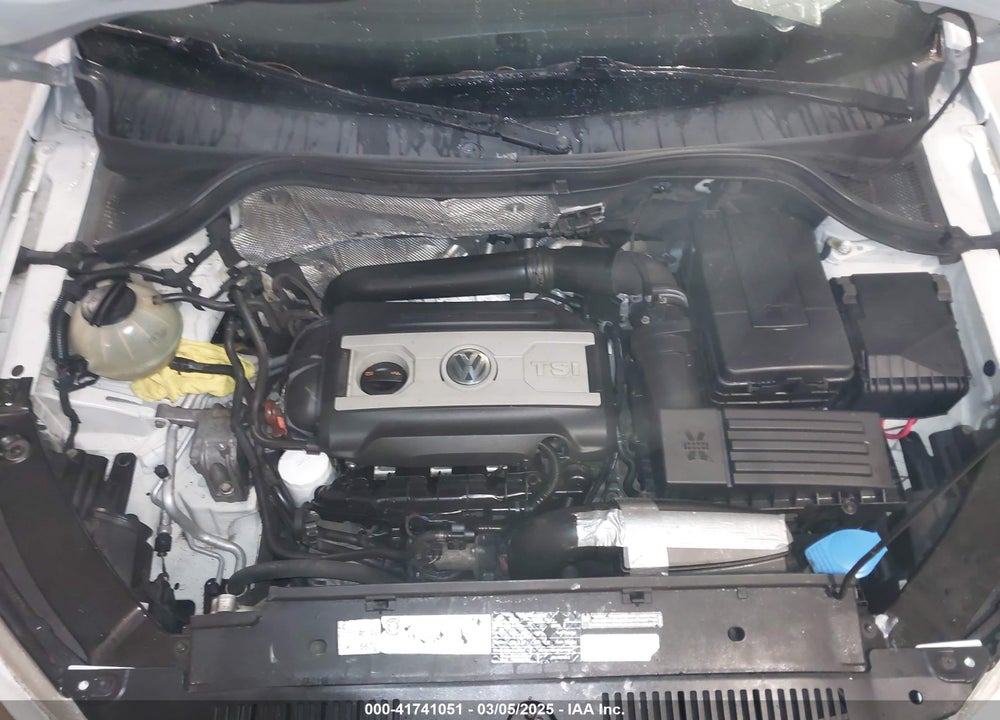2011 VOLKSWAGEN TIGUAN S VIN: WVGBV7AX7BW547146