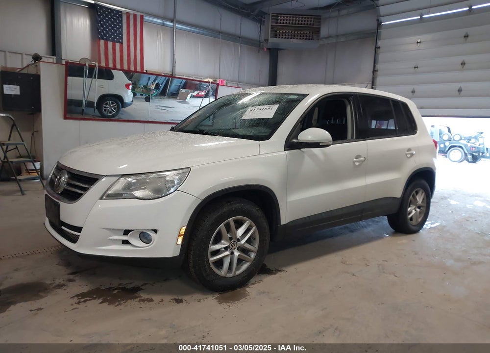 2011 VOLKSWAGEN TIGUAN S VIN: WVGBV7AX7BW547146