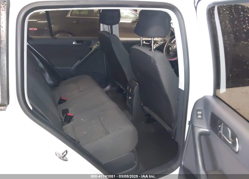 2011 VOLKSWAGEN TIGUAN S VIN: WVGBV7AX7BW547146