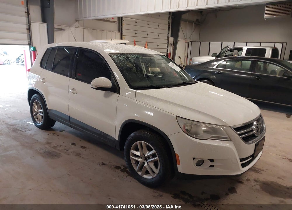 2011 VOLKSWAGEN TIGUAN S VIN: WVGBV7AX7BW547146