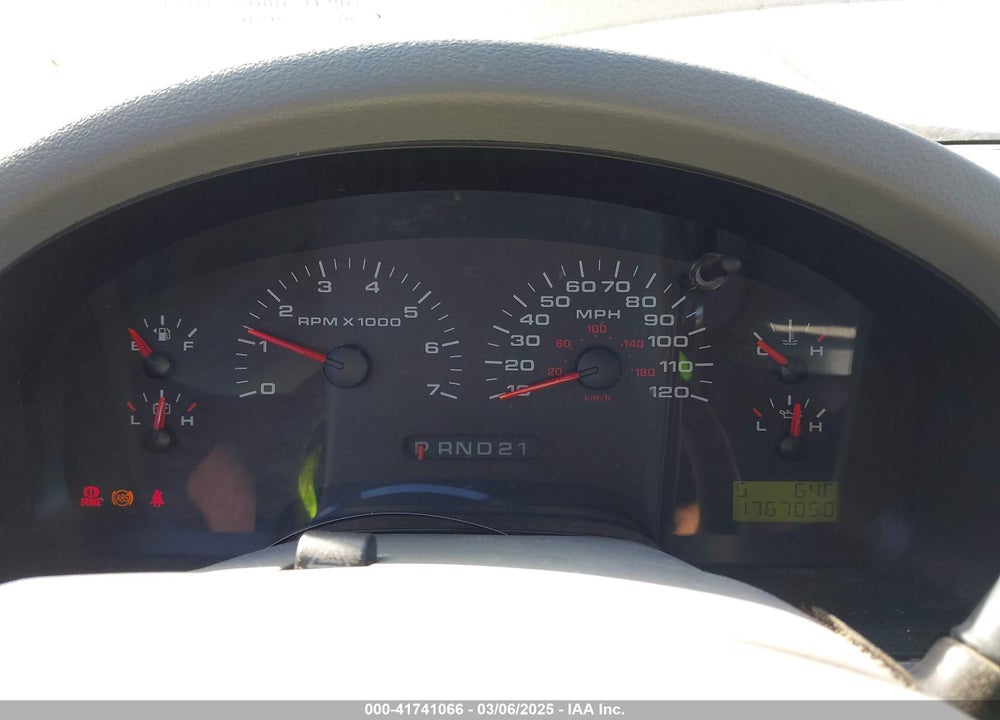 2005 FORD F-150 STX/XL/XLT VIN: 1FTRX12W75FA20387