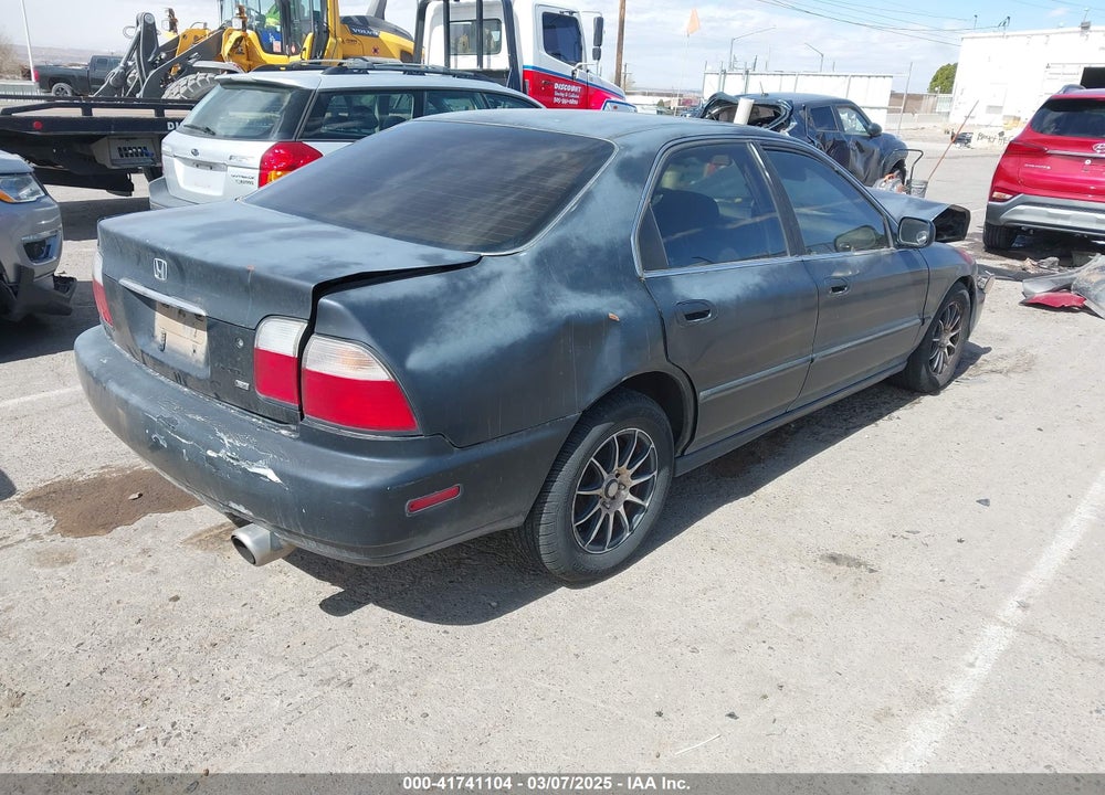1997 HONDA ACCORD VIN: 1HGCD5637VA266960