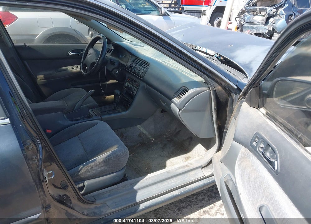 1997 HONDA ACCORD VIN: 1HGCD5637VA266960