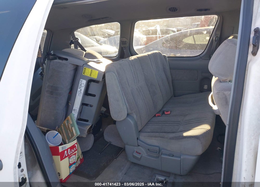 1998 TOYOTA SIENNA LE VIN: 4T3ZF13C7WU002124