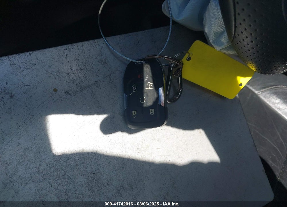 2019 CHEVROLET SUBURBAN VIN: 1GNSCHKC7KR180427