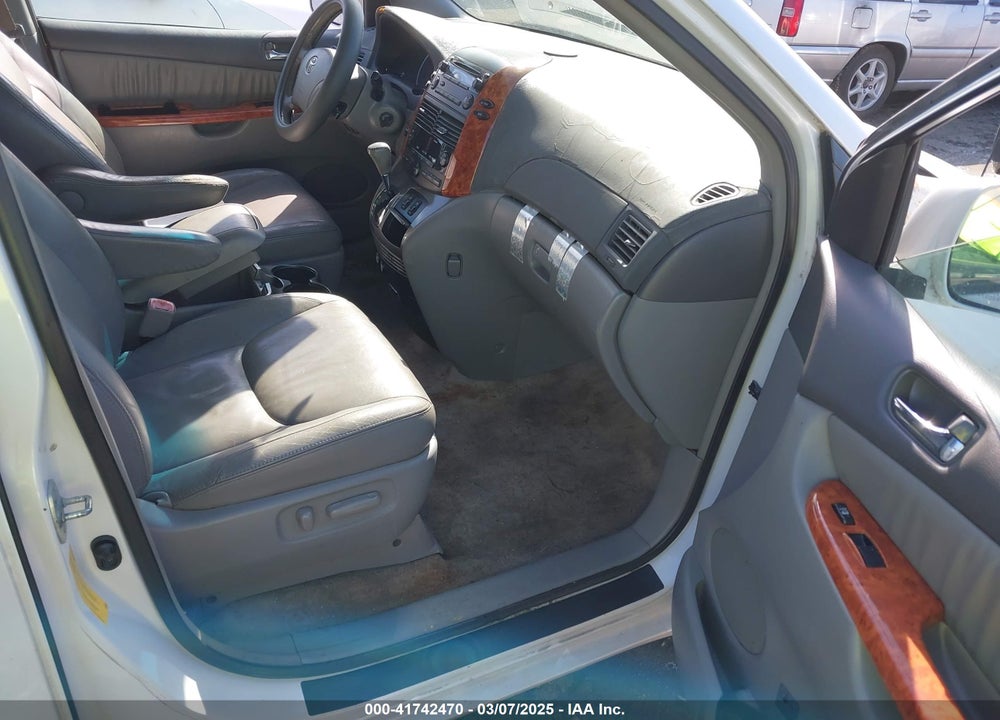 2008 TOYOTA SIENNA VIN: 5TDZK22C18S178819