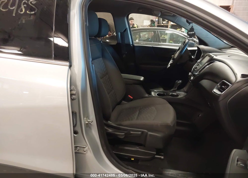 2018 CHEVROLET EQUINOX LT VIN: 2GNAXJEV9J6272086