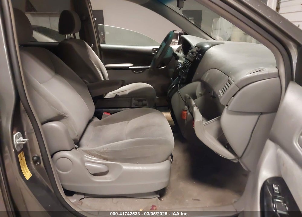 2004 TOYOTA SIENNA LE VIN: 5TDZA23C74S120726