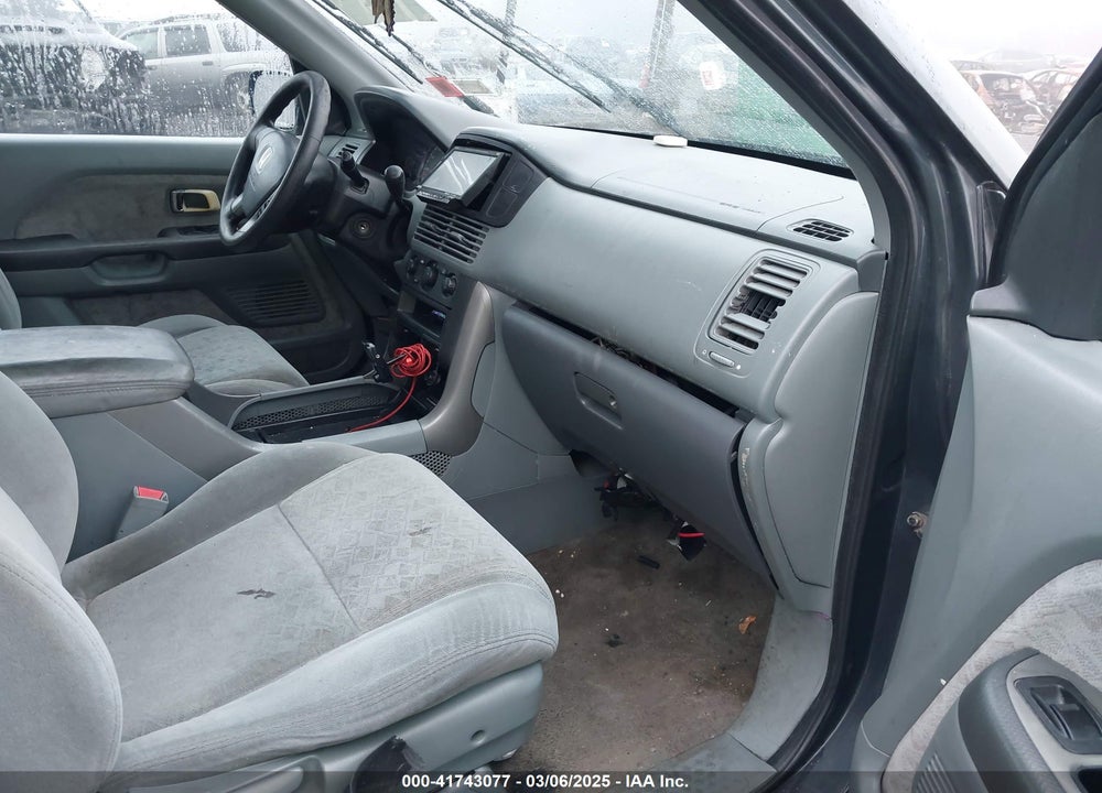 2003 HONDA PILOT LX VIN: 2HKYF181X3H610581