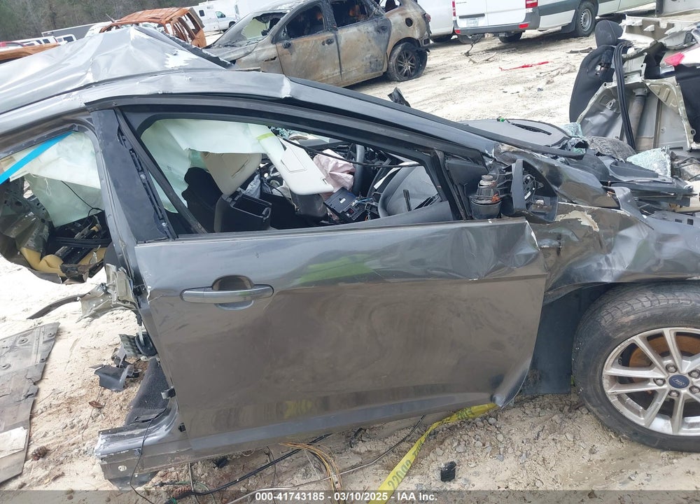 2015 FORD FOCUS VIN: 1FADP3F2XFL335108