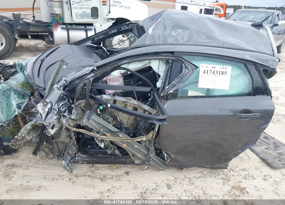 2015 FORD FOCUS VIN: 1FADP3F2XFL335108