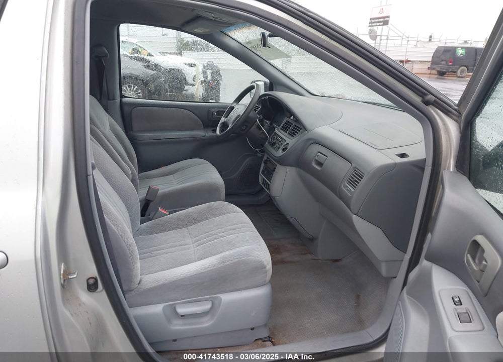 2002 TOYOTA SIENNA CE VIN: 4T3ZF19C72U474003