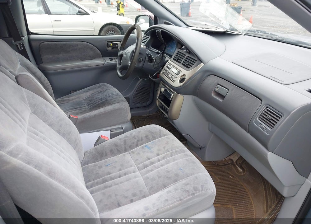 2001 TOYOTA SIENNA VIN: 4T3ZF13C11U395630