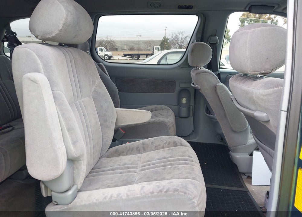 2001 TOYOTA SIENNA VIN: 4T3ZF13C11U395630