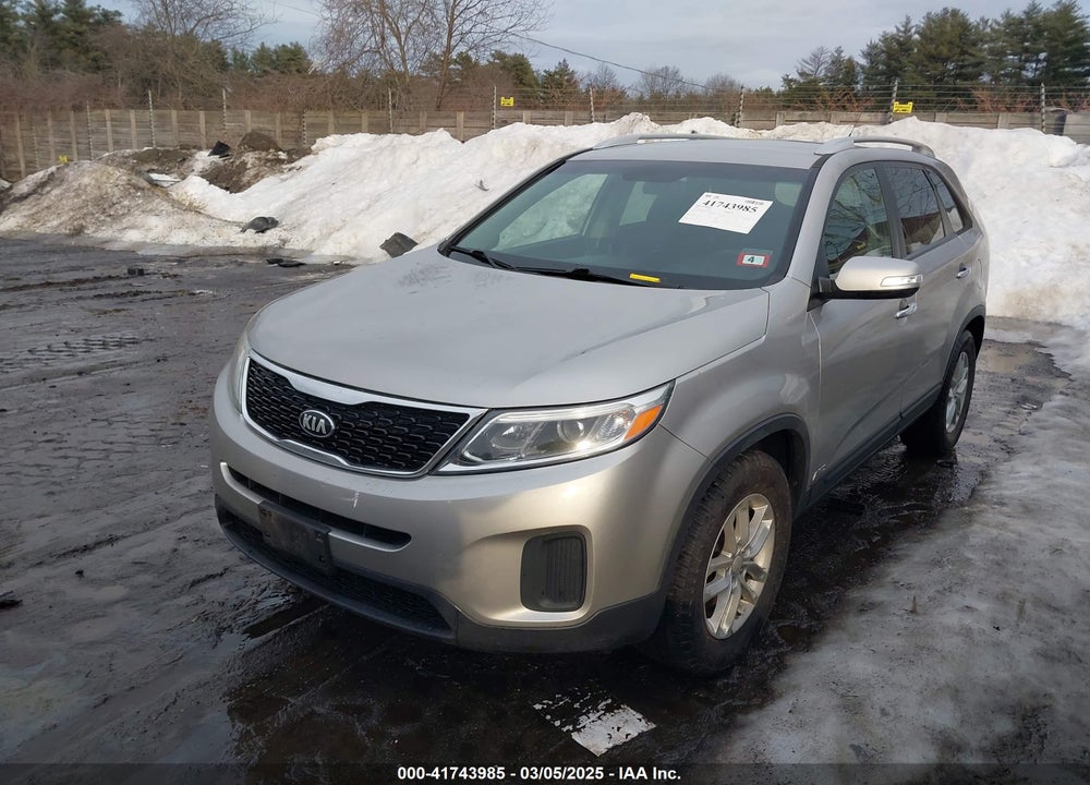 2015 KIA SORENTO LX V6 VIN: 5XYKTDA78FG646411