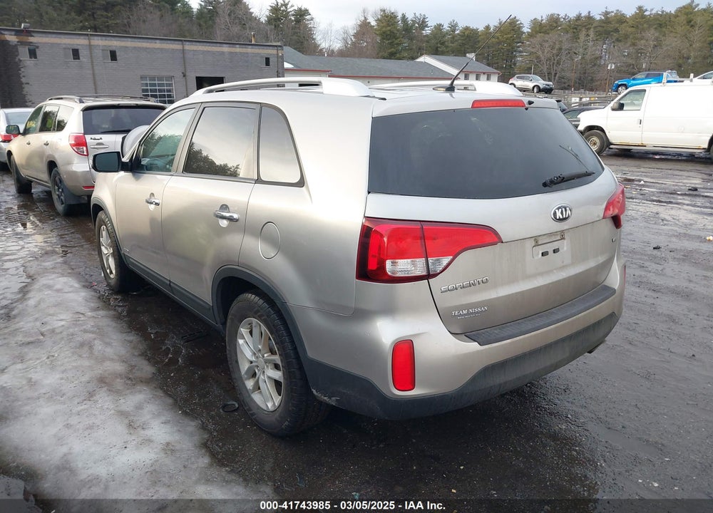 2015 KIA SORENTO LX V6 VIN: 5XYKTDA78FG646411