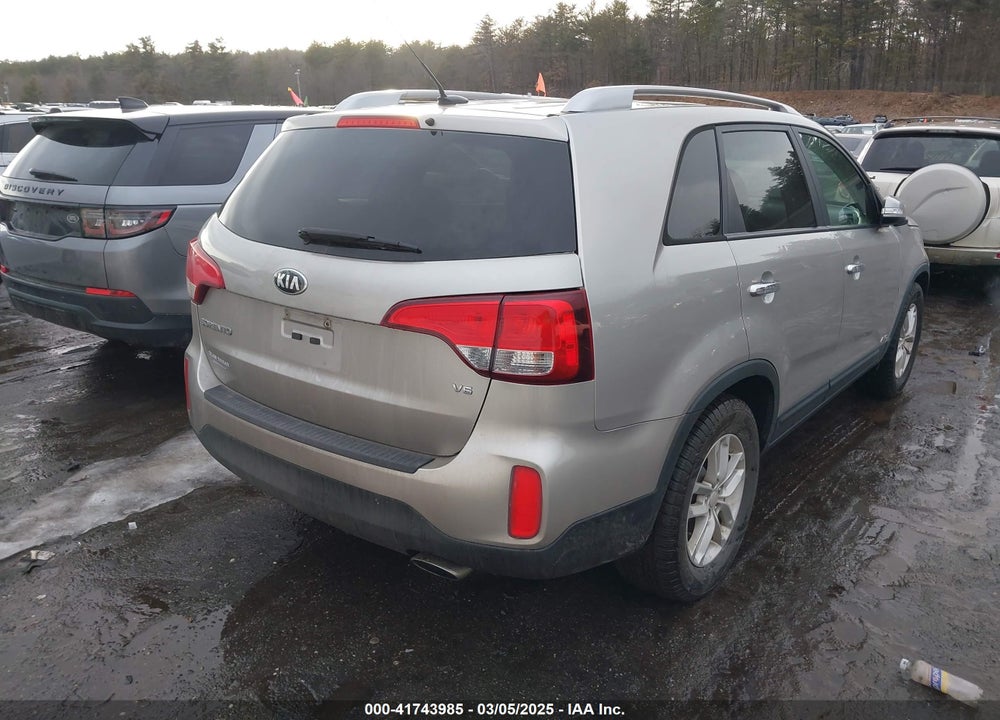 2015 KIA SORENTO LX V6 VIN: 5XYKTDA78FG646411