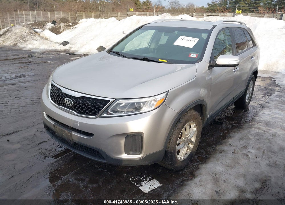 2015 KIA SORENTO LX V6 VIN: 5XYKTDA78FG646411