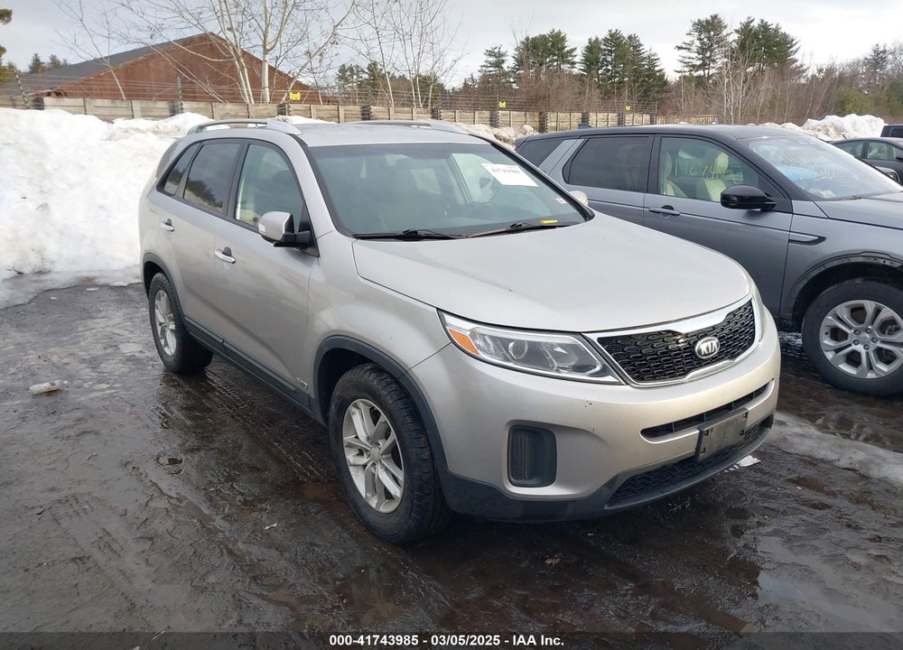 2015 KIA SORENTO LX V6 VIN: 5XYKTDA78FG646411