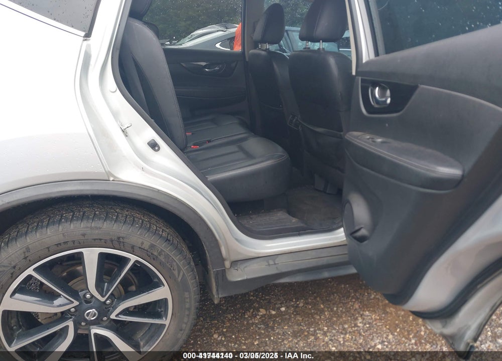 2018 NISSAN ROGUE VIN: JN8AT2MT7JW485123
