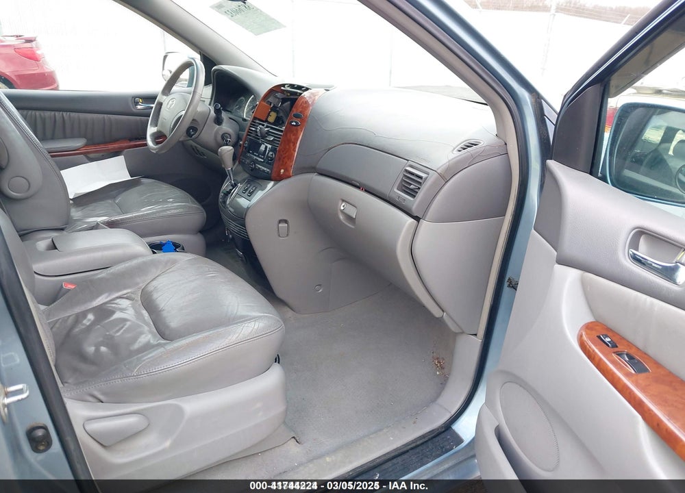 2004 TOYOTA SIENNA XLE VIN: 5TDZA22C14S185279