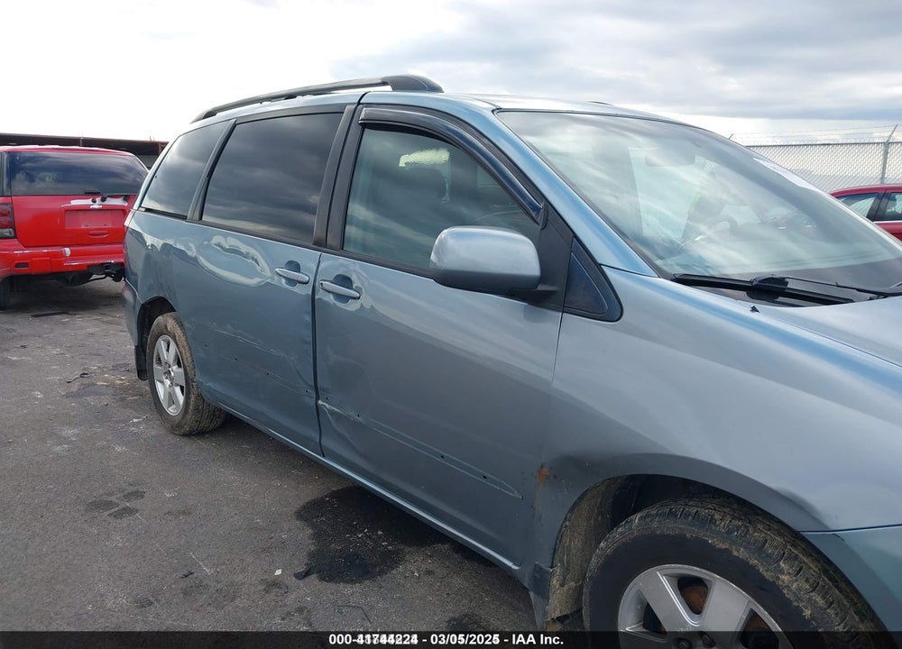 2004 TOYOTA SIENNA XLE VIN: 5TDZA22C14S185279