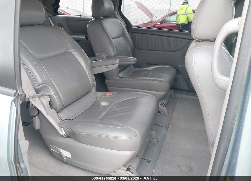 2004 TOYOTA SIENNA XLE VIN: 5TDZA22C14S185279
