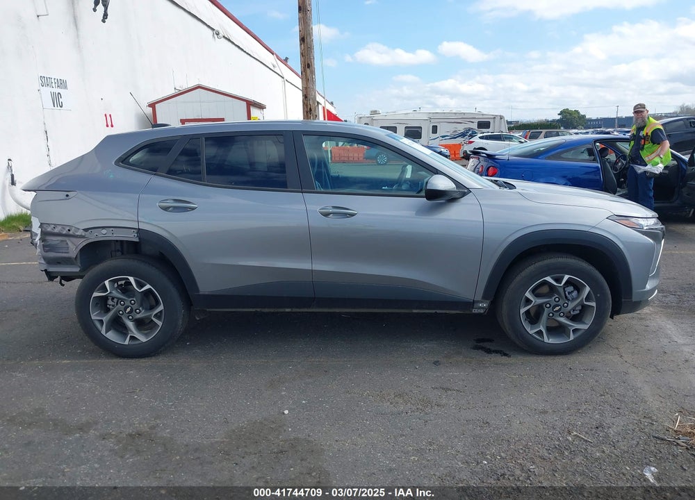 2024 CHEVROLET TRAX FWD LT VIN: KL77LHE21RC107601