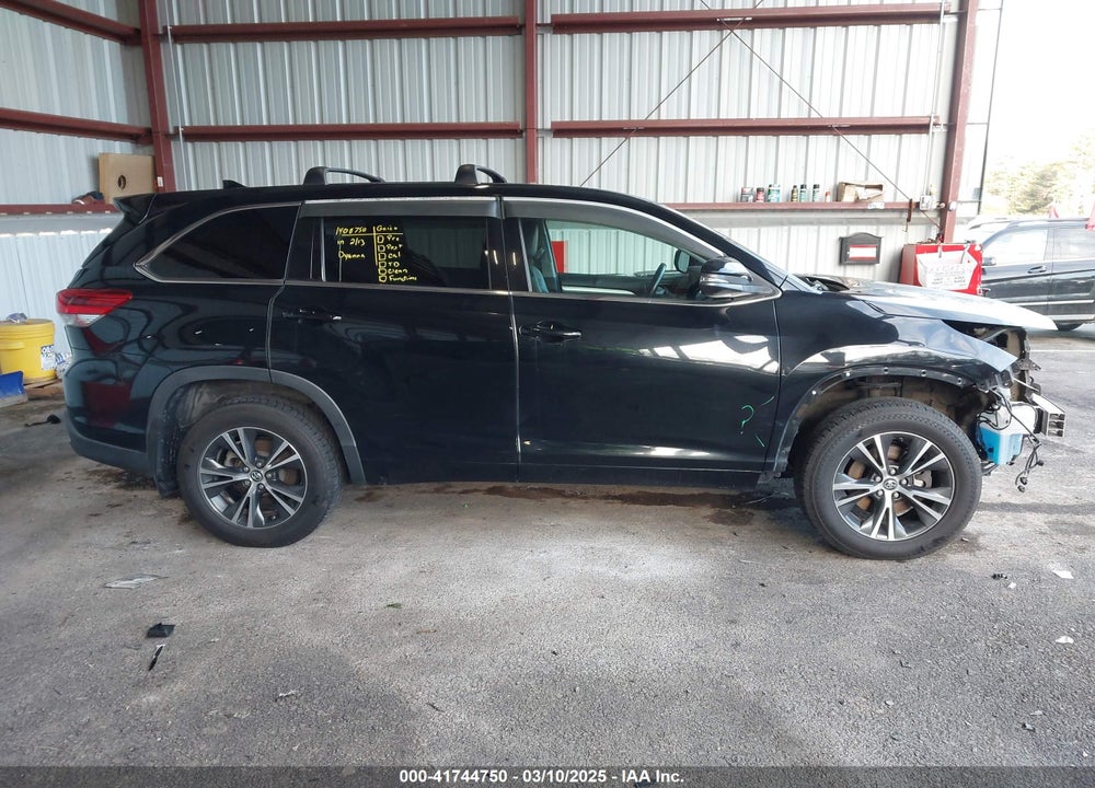 2017 TOYOTA HIGHLANDER VIN: 5TDBZRFH4HS445057