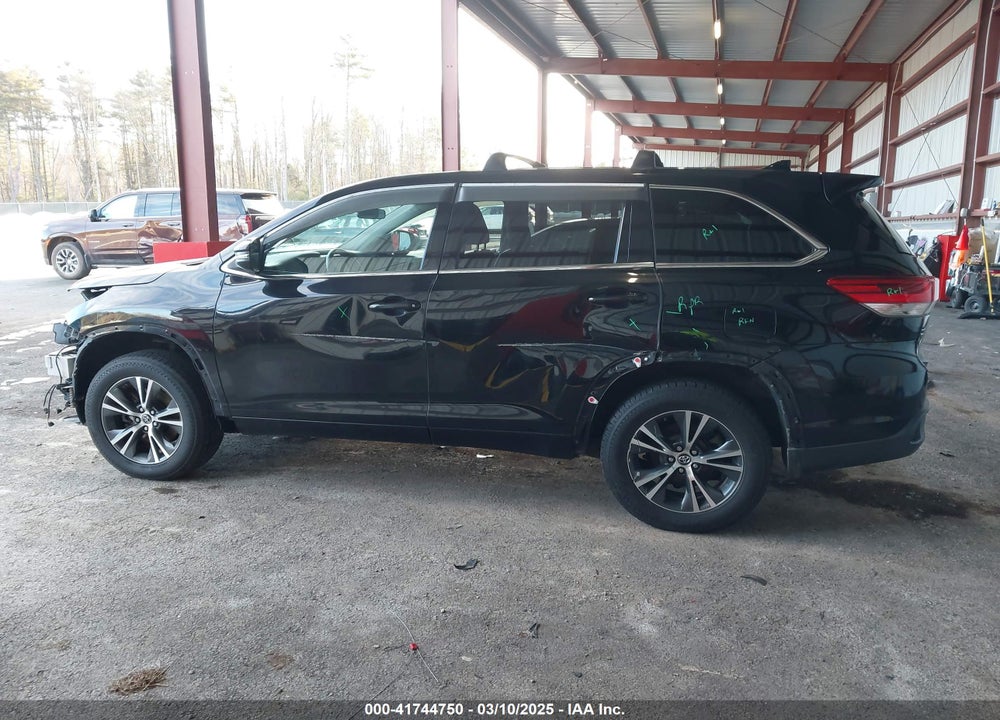 2017 TOYOTA HIGHLANDER VIN: 5TDBZRFH4HS445057