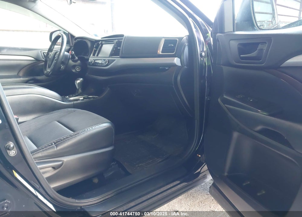 2017 TOYOTA HIGHLANDER VIN: 5TDBZRFH4HS445057