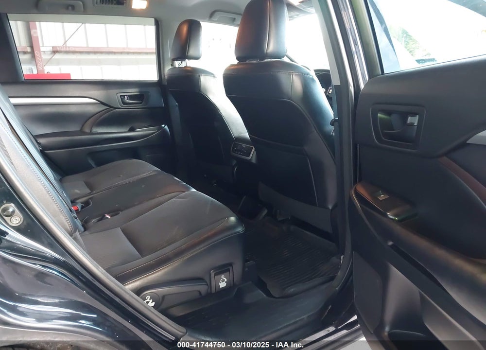 2017 TOYOTA HIGHLANDER VIN: 5TDBZRFH4HS445057