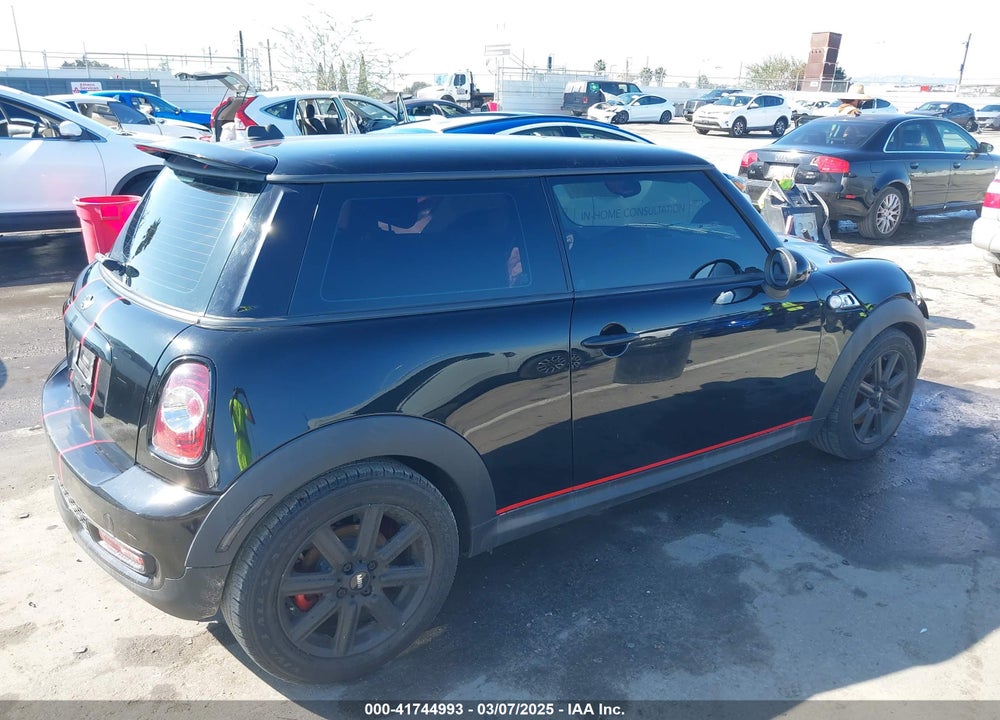 2013 MINI HARDTOP VIN: WMWSV3C56DT394382