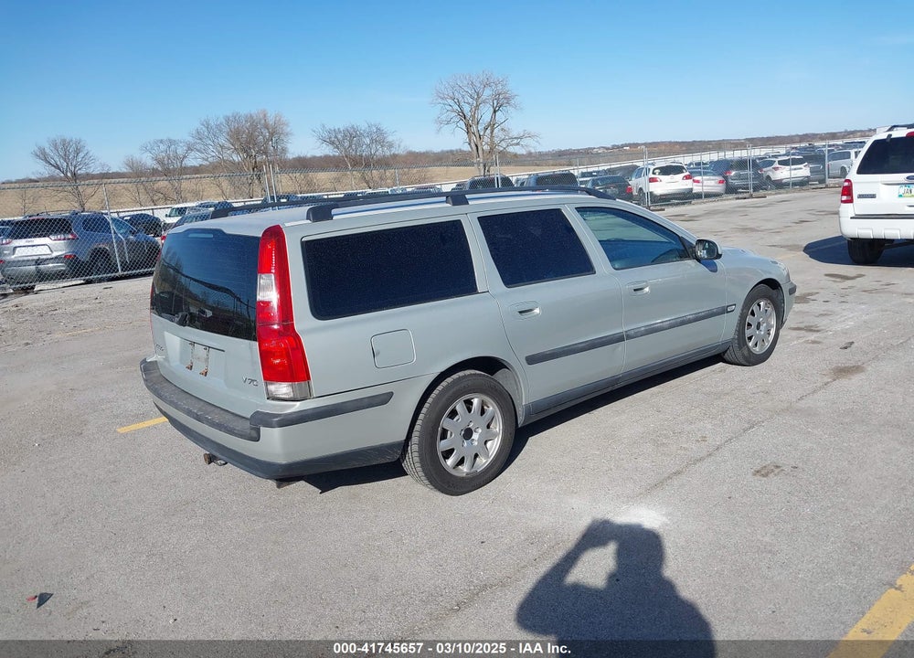2002 VOLVO V70 VIN: YV1SW61R022216875