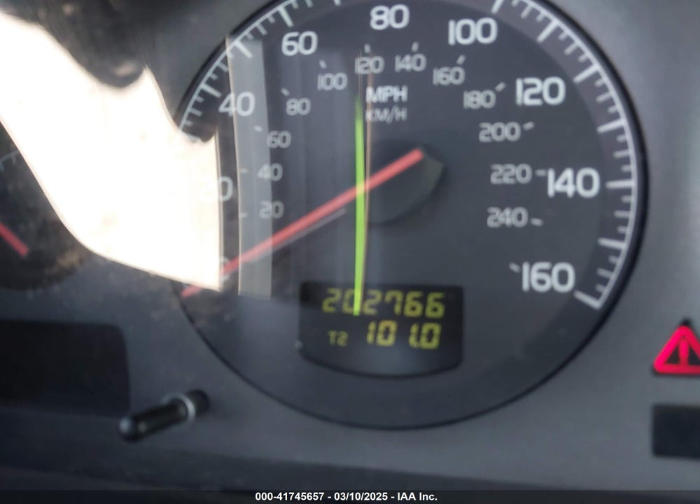 2002 VOLVO V70 VIN: YV1SW61R022216875