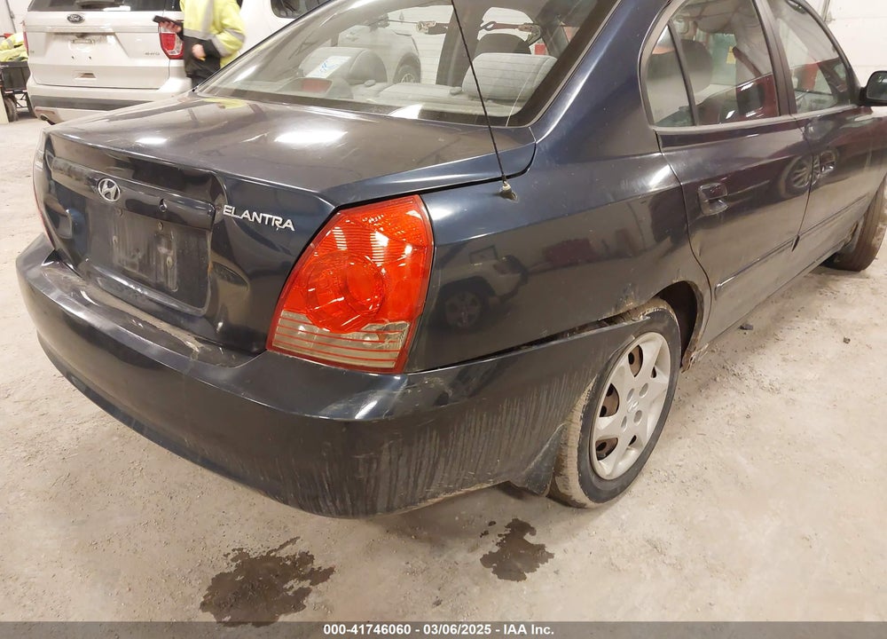 2005 HYUNDAI ELANTRA VIN: KMHDN46D05U925717